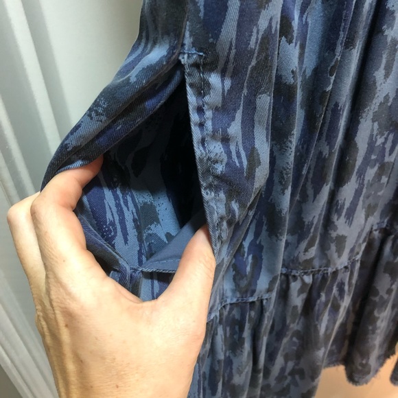 Blue ‘Animal’ Print Camp Sleeve Dress - Picture 4 of 8